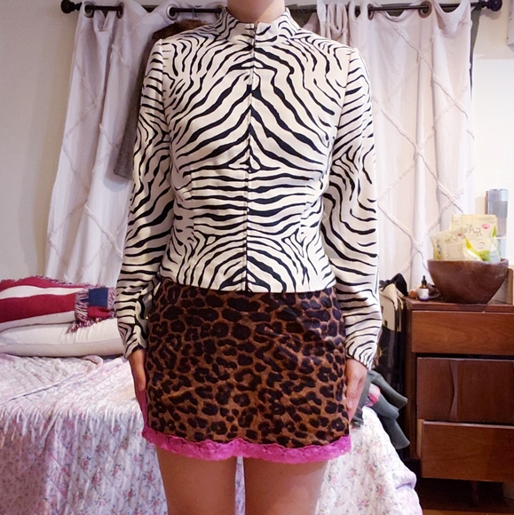 Donna Morgan - Soft Suede Texture Zip Up Suit Jacket - Picture 2 of 7